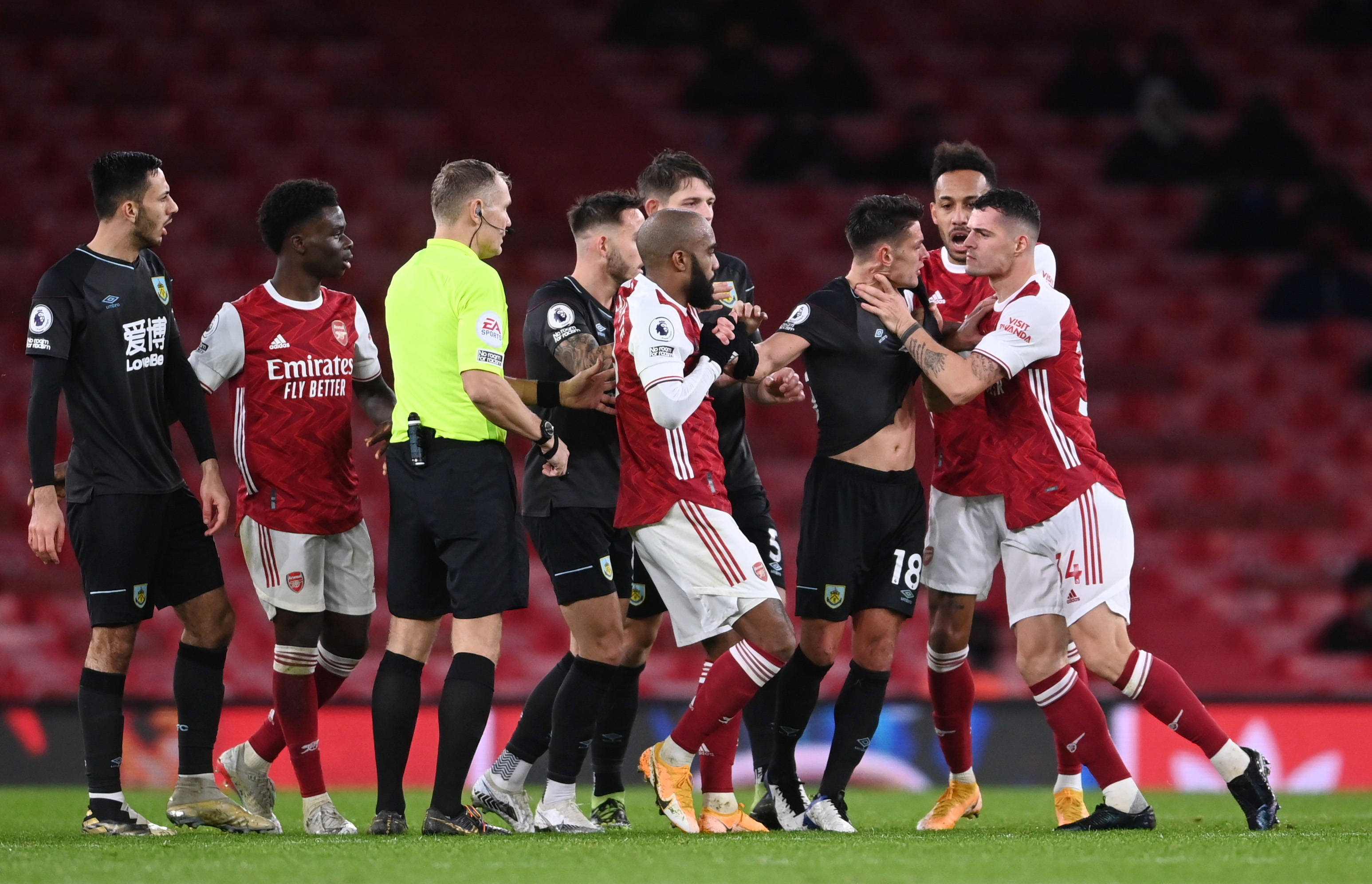 油路面到湿 油路面到湿