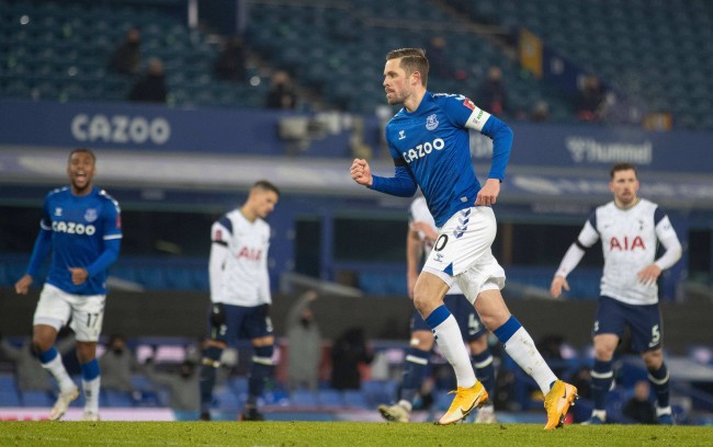 斯客场战平 斯客场战平